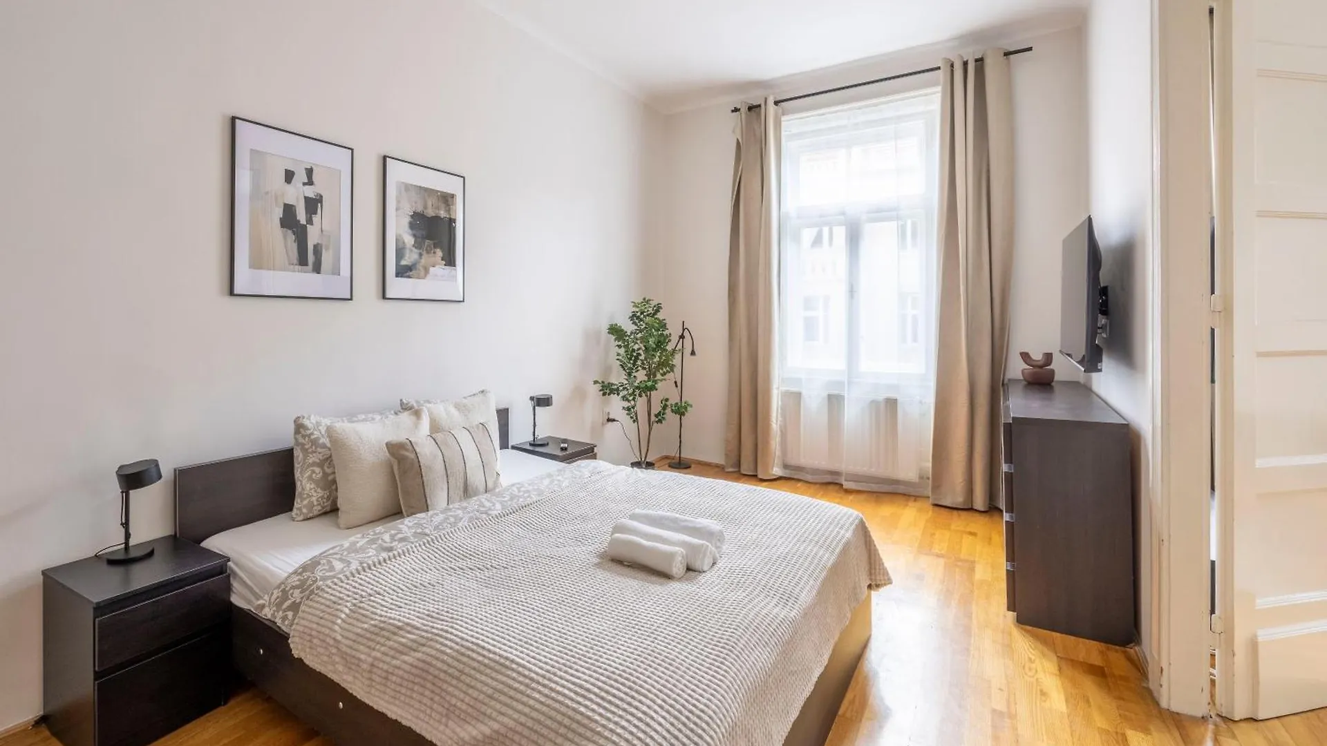 Stylish & Cozy City Center Apartment By Prestige Homes Budapest