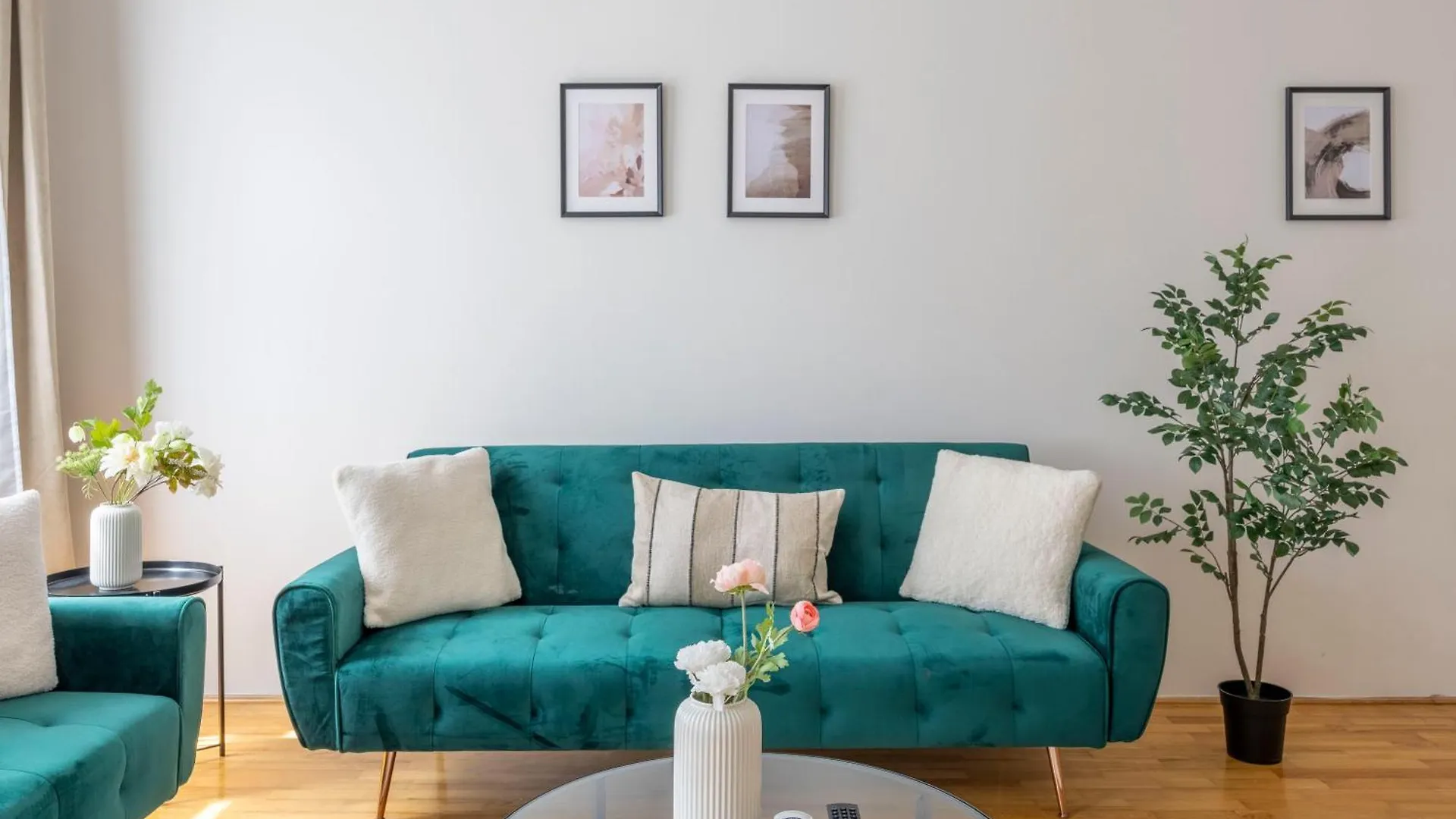 Stylish & Cozy City Center Apartment By Prestige Homes Budapest Hungary