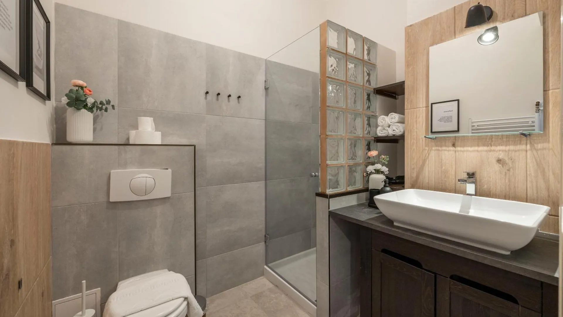 Stylish & Cozy City Center Apartment By Prestige Homes Budapest